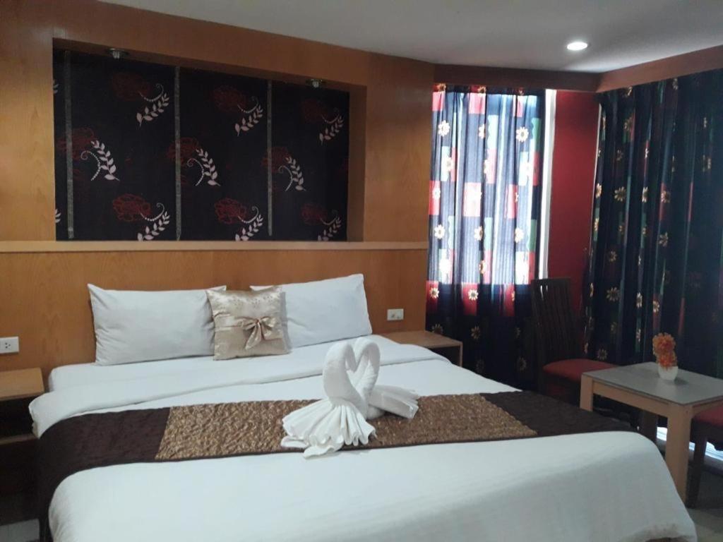 New Pind Balluchi Inn Паттайя Экстерьер фото